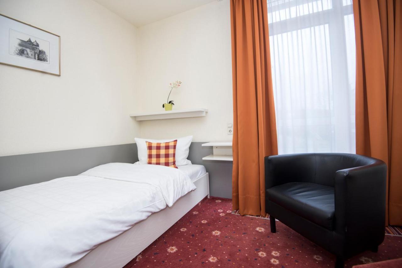 Akzent Hotel Restaurant Höhenblick Muehlhausen im Taele Exterior foto